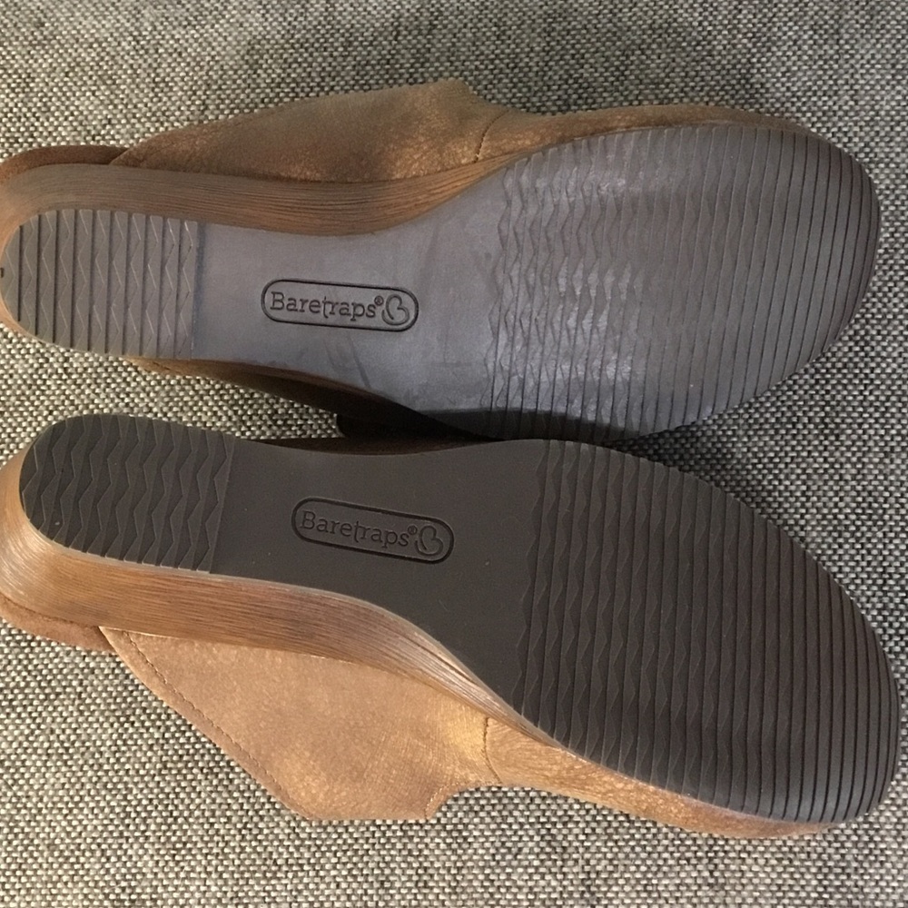 Bare traps Luna Mary Janes in a suede-like brown material, size 7 1/2M. - Picture 9 of 16
